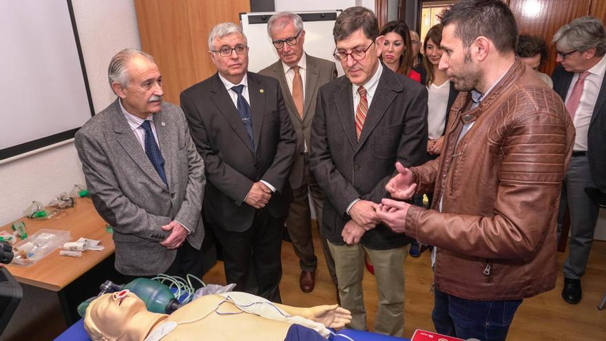 Villegas, consejero de Salud, visita la sede del Colegio de Enfermería en Cartagena