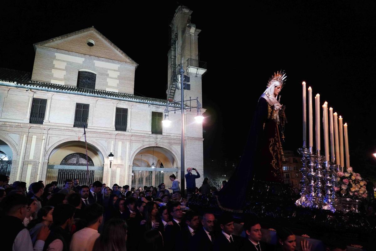 Traslado de la Virgen de la Caridad el Jueves de Pasión de 2024.