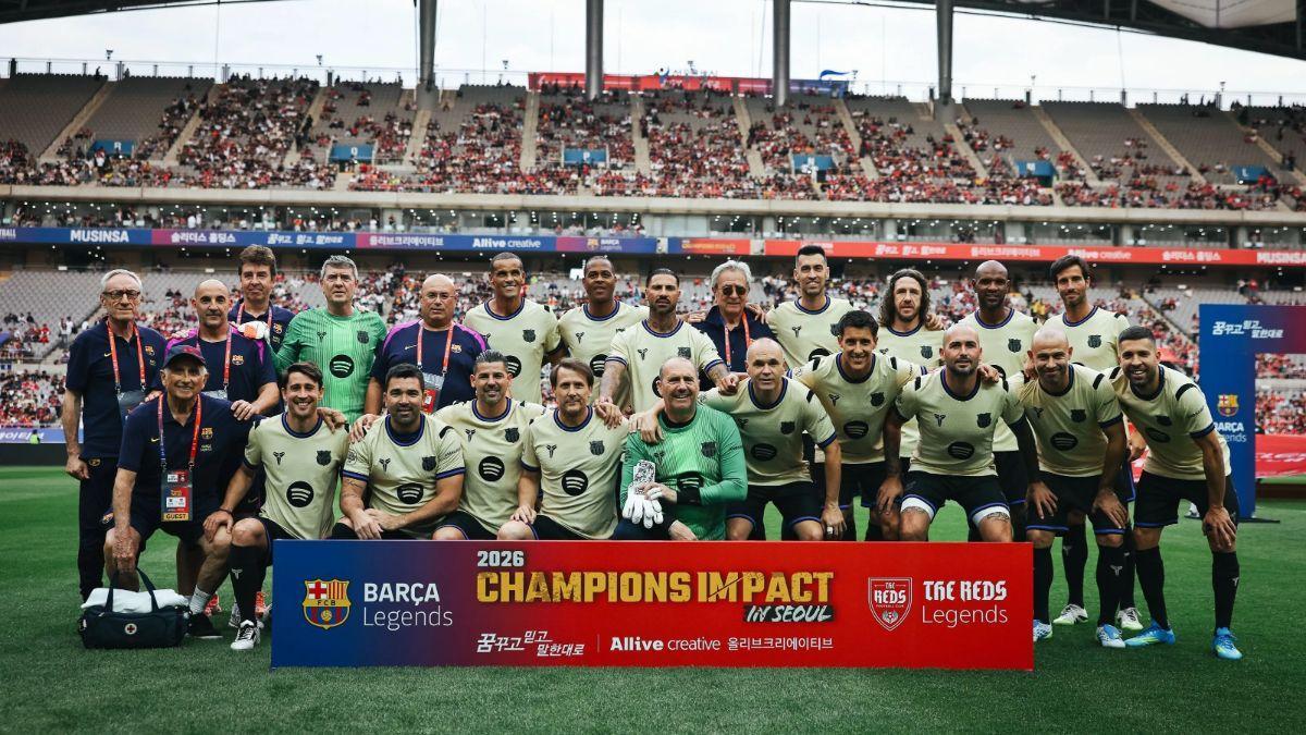 Los jugadores del Barç antes del partido contra el Liverpool
