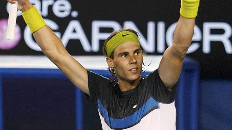 Nadal saluda al público tras ganar a Simon. / wimborne