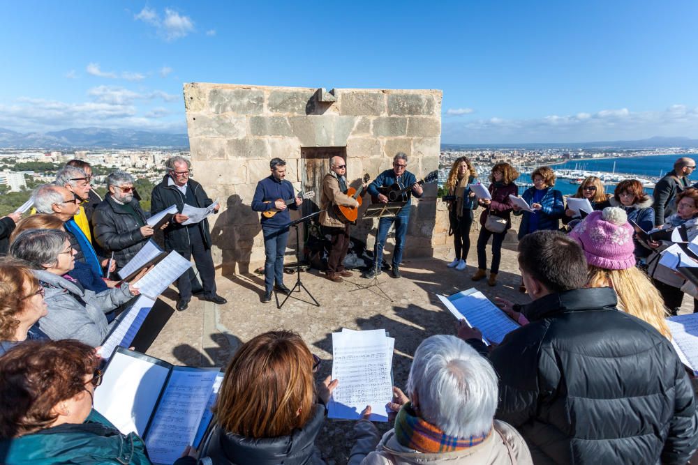 Torres, talaias y talaiots se encienden en Baleares en un "canto" por los derechos humanos