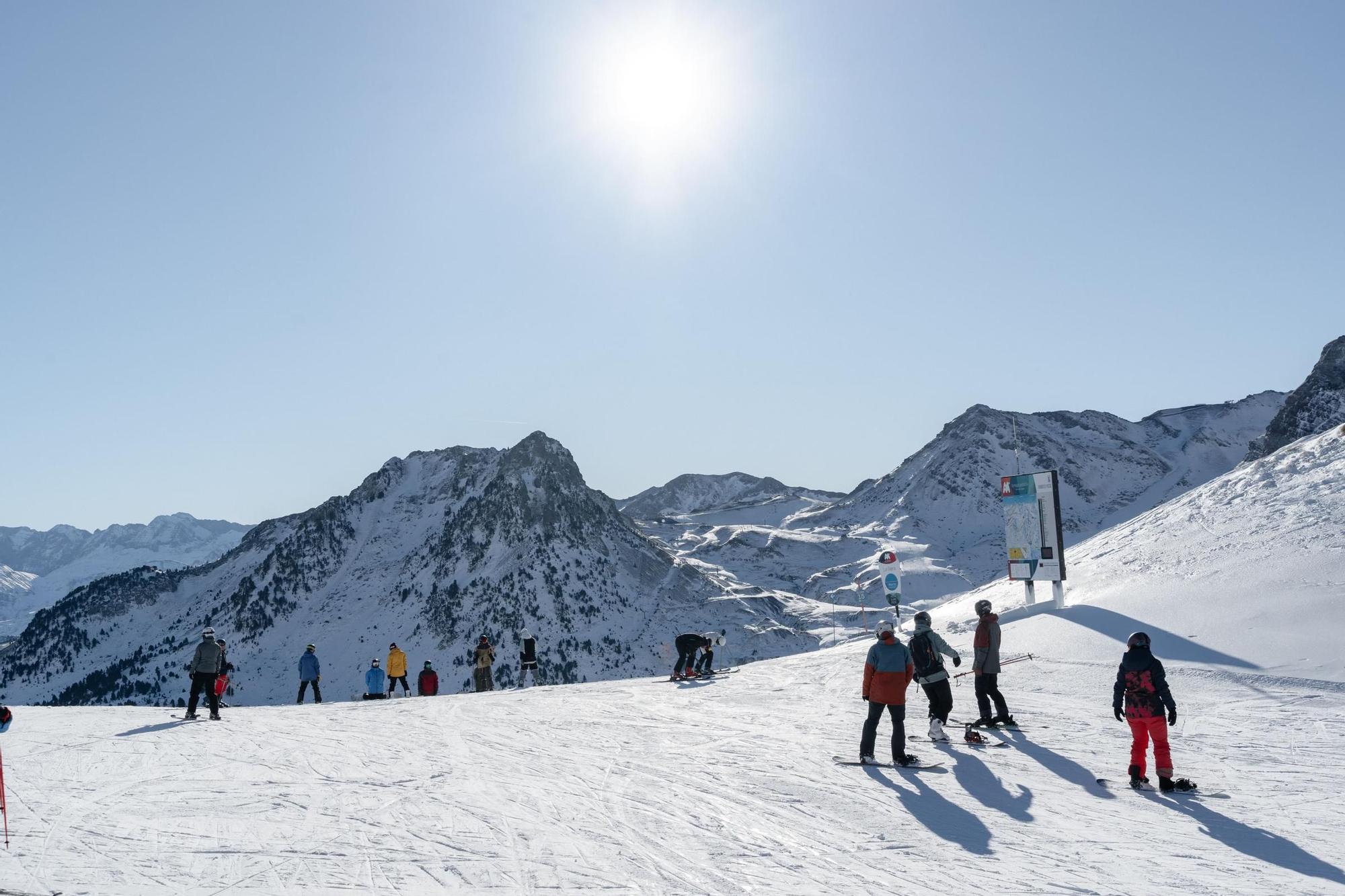 En imágenes | Las estaciones de esquí aragonesas comienzan hoy la temporada