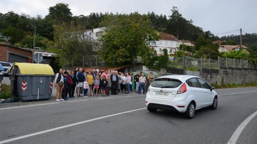Los vecinos de Broullón exigen a la Xunta que ponga fin a la inseguridad viaria
