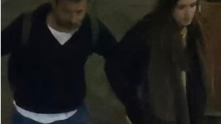 Las impactantes imágenes de Sara Carbonero tras su intervención de urgencia: la periodista aparece en Madrid caminando muy despacio y con dificultad