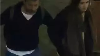 Las impactantes imágenes de Sara Carbonero tras su intervención de urgencia: la periodista aparece en Madrid caminando muy despacio y con dificultad