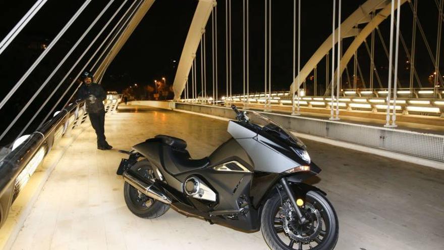 Honda NM4 Vultus: la moto de Batman?