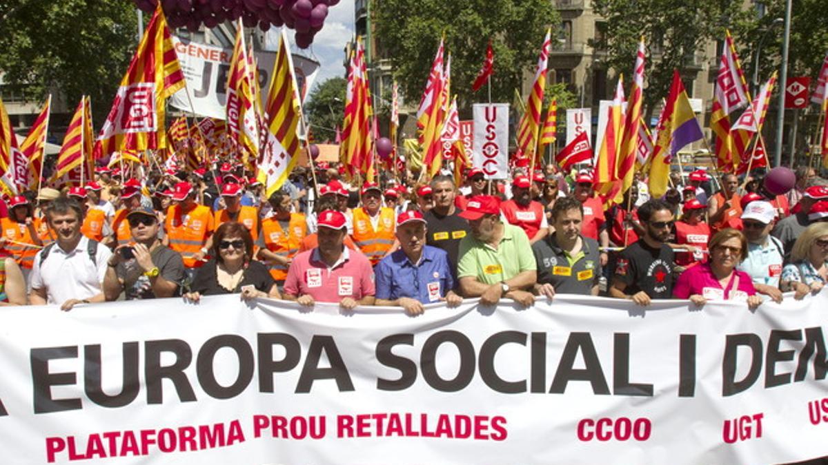 Miles de personas se han manifestado en Barcelona para reclamar el fin de las políticas de austeridad y recortes en la UE