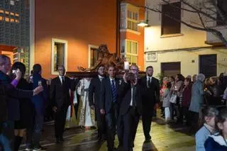 Las imágenes del traslado del Cristo Yacente de Gandia