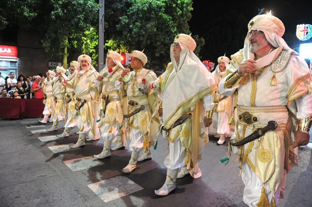 Desfile de Moros y Cristianos por las calles de Mu