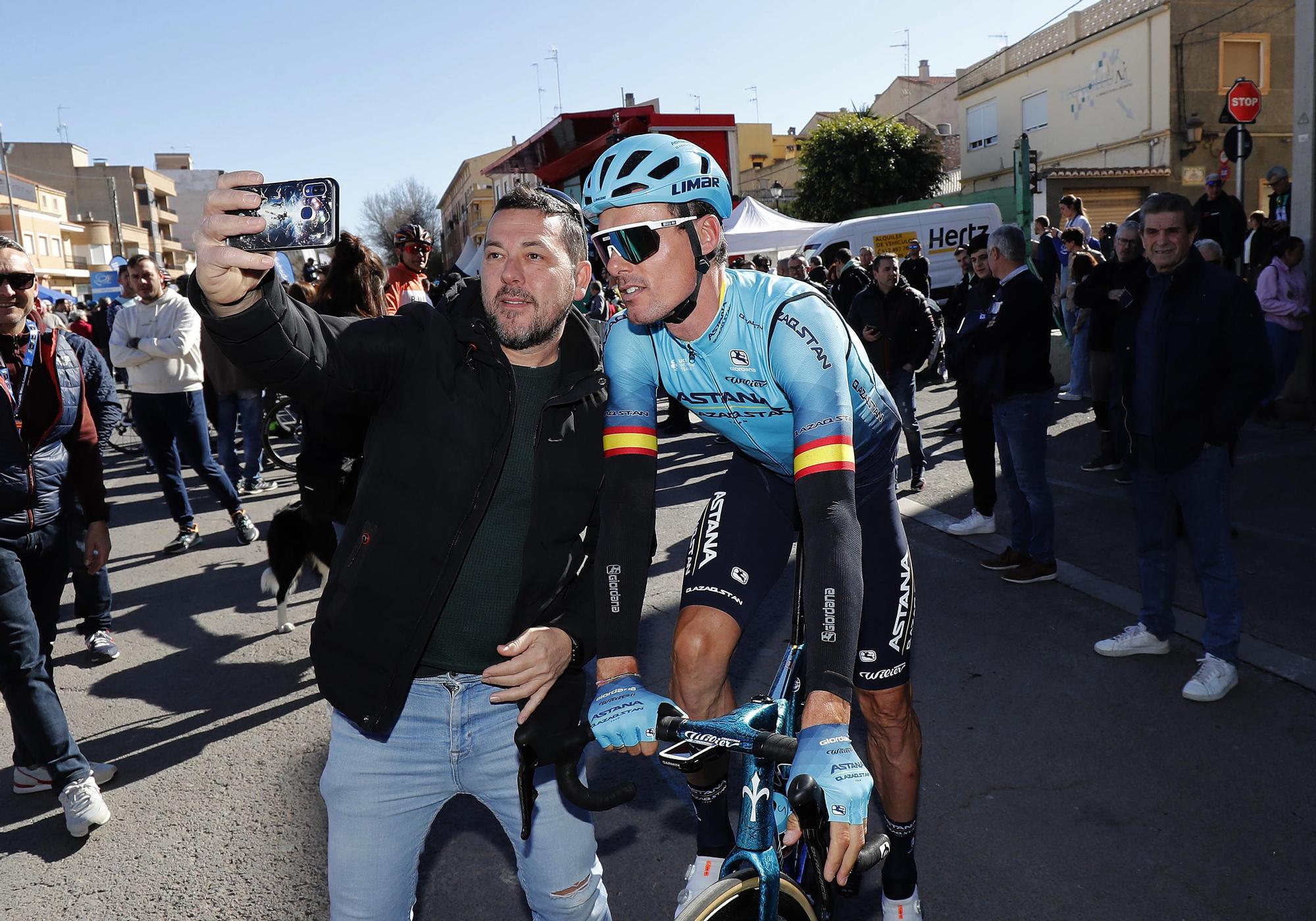 Salida de la Volta Ciclista a la Comunitat Valenciana desde Bétera