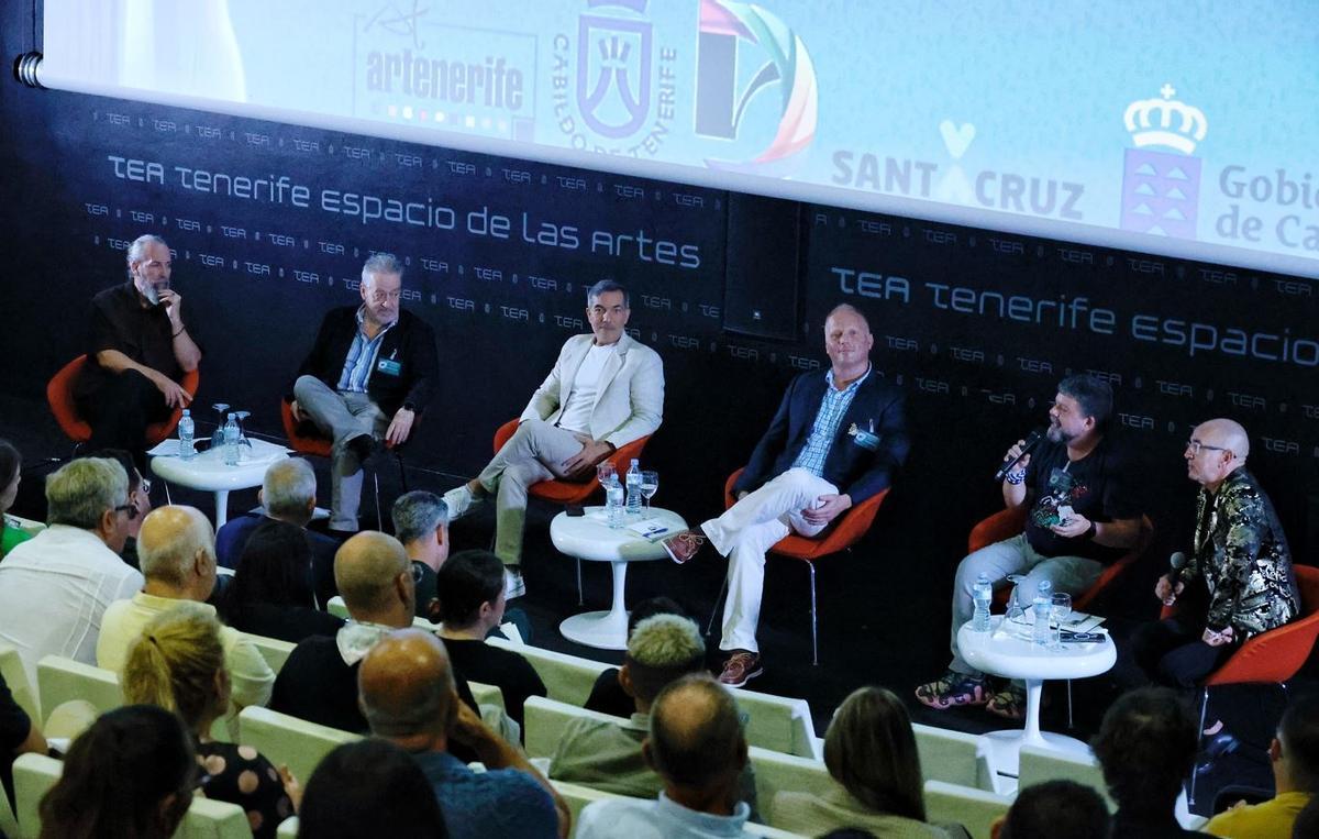 El representante del Carnaval de Río de Janeiro, segundo por la derecha, en el Congreso Internacional de Profesionalización del Carnaval.