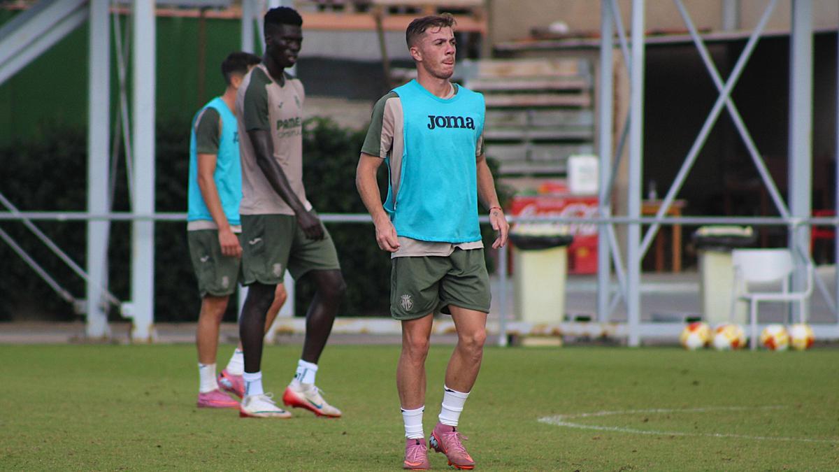 El delantero madrileño Álex Rubio es el hombre referencia del filial amarillo.