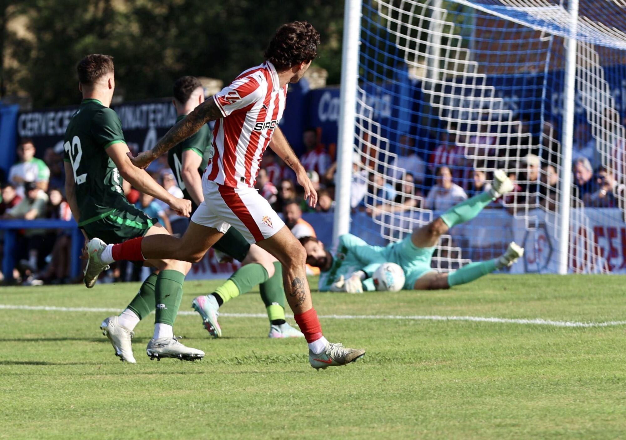 EN IMÁGENES: Amistoso de pretemporada en Grado entre Sporting y Racing de Santander