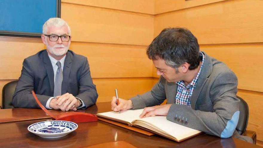 El rector y el alcalde, en el primer encuentro institucional tras el cambio de Gobierno, en junio.