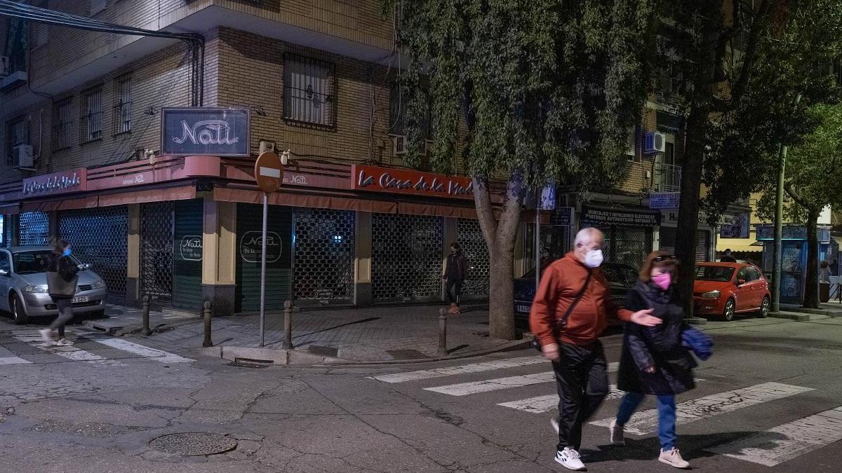 El comercio de Santa Rosa y Valdeolleros apaga sus luces en protesta por las restricciones