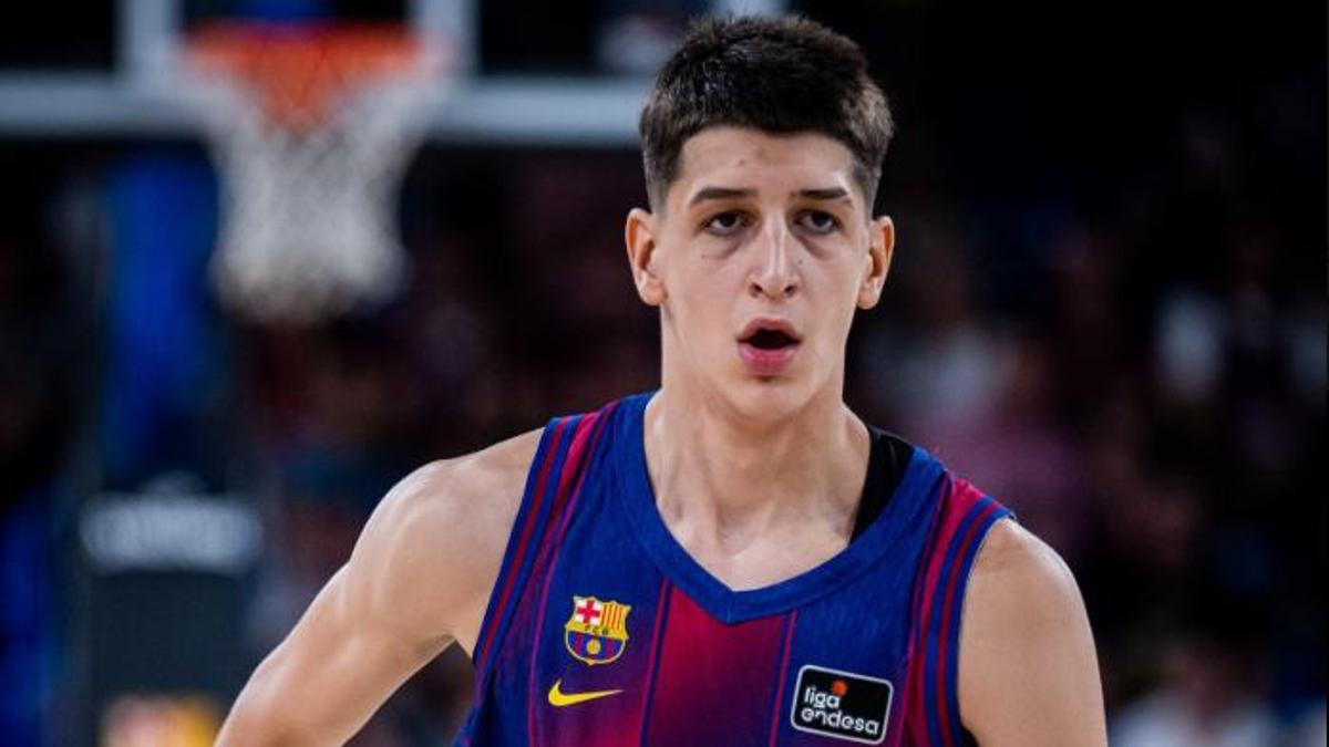 𝐍𝐢𝐤𝐨𝐥𝐚 𝐊𝐮𝐬𝐭𝐮𝐫𝐢𝐜𝐚 en un partido con el Barça.