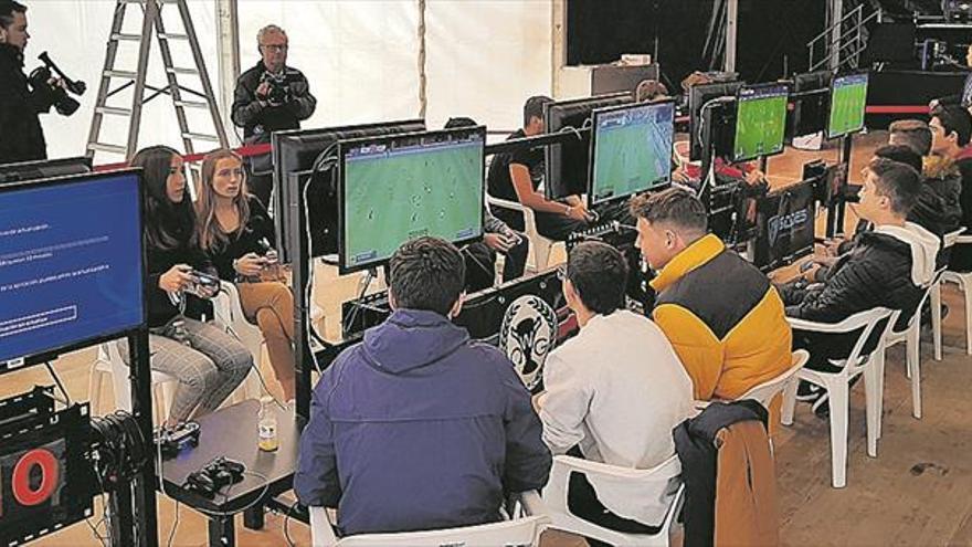Los videojuegos desatan  pasión virtual en Vinaròs