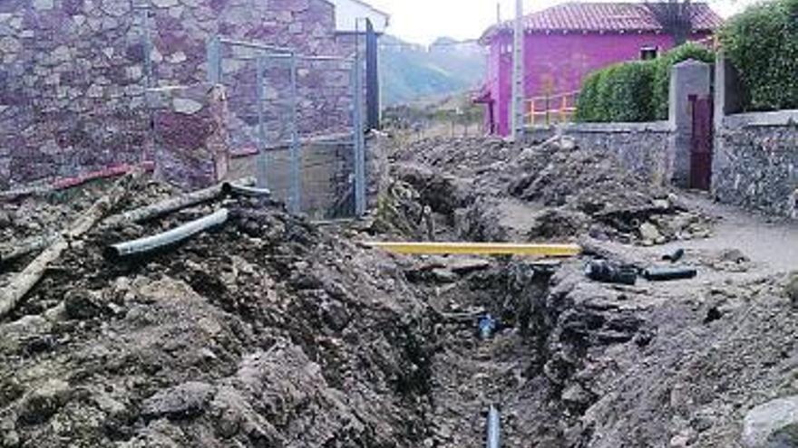 La obra en la red de agua que están pagando los vecinos de Villanueva.