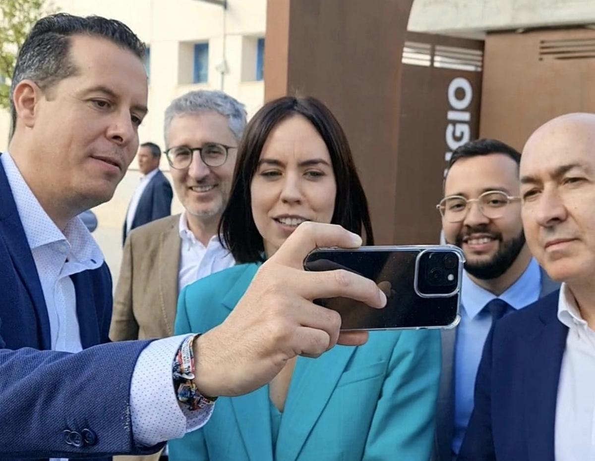 La ministra Morant recorre lugares emblemáticos de Elda