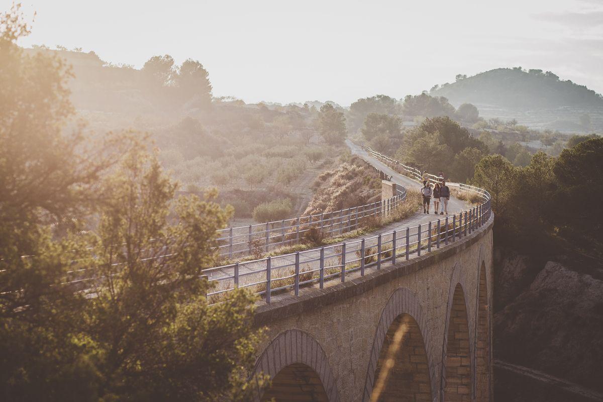 Pasando por un puente del Camino de Levante