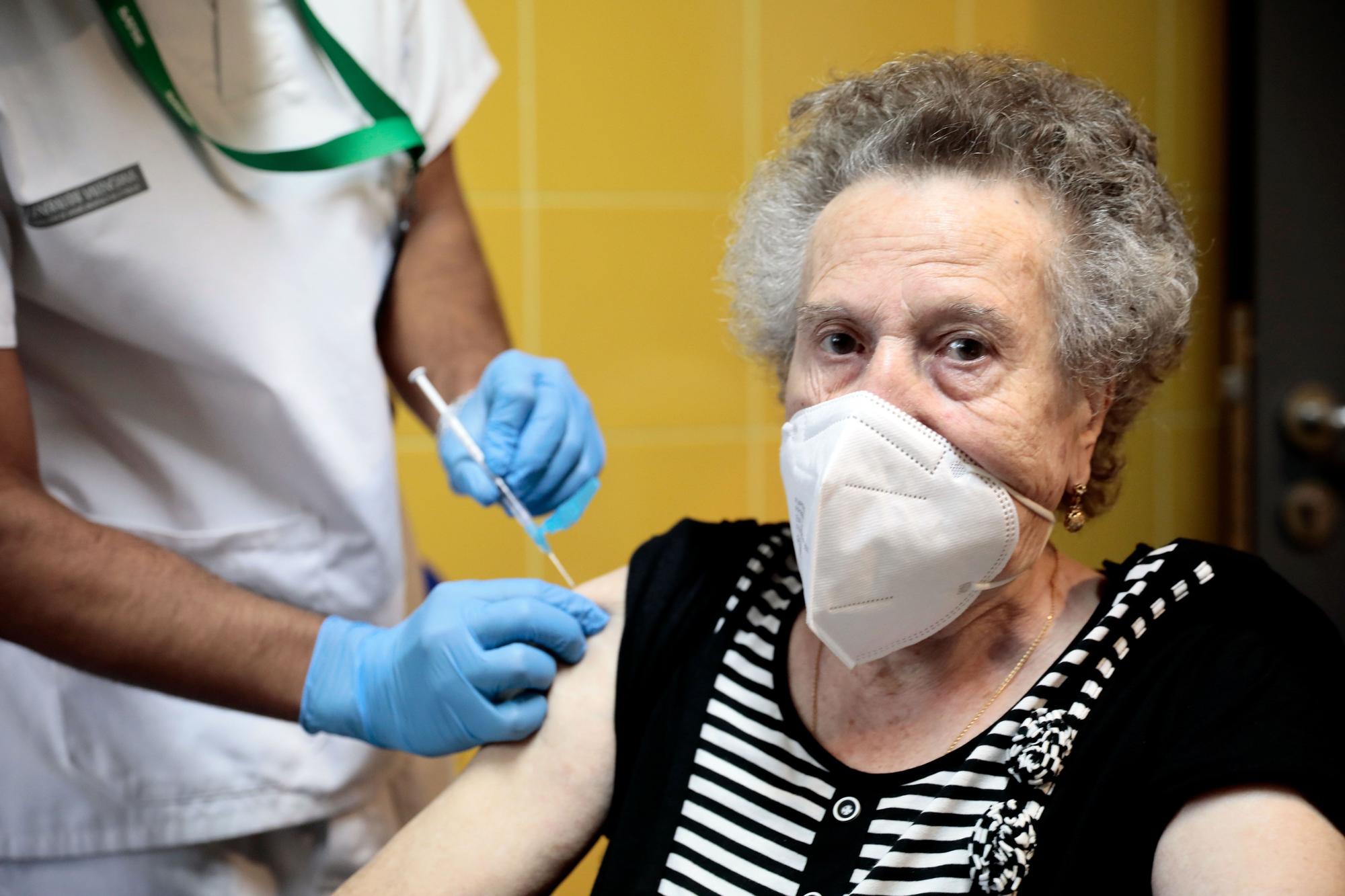 La Comunidad Valenciana empieza a administrar desde este miércoles la doble vacunación, de gripe y refuerzo Covid.