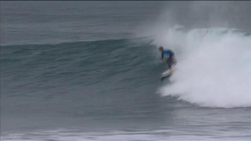 Espectaculares imágenes en Campeonato del Mundo de surf