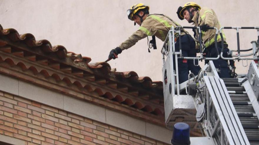 Detingut per una estafa en la reparació d’una teulada malmesa per la pedregada