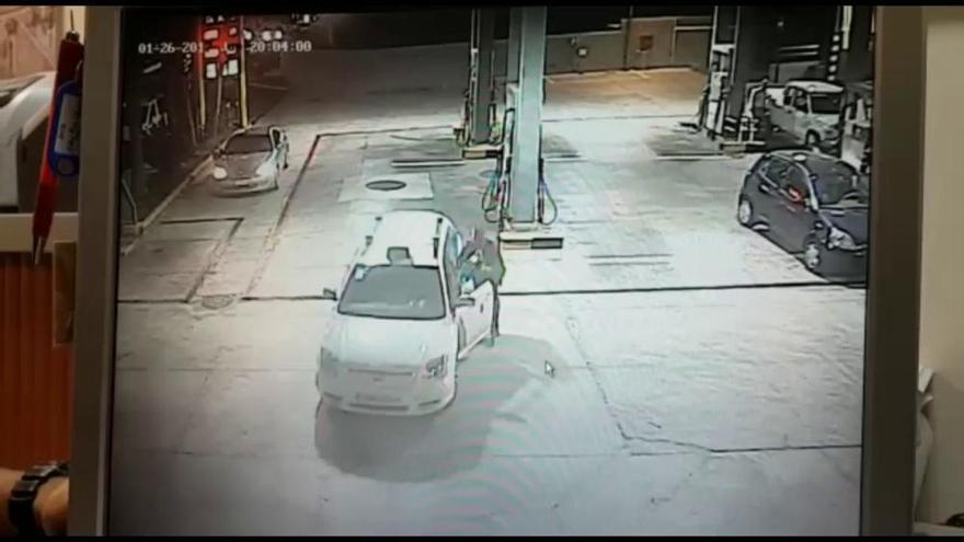 Roban un taxi en una gasolinera de Fuerteventura