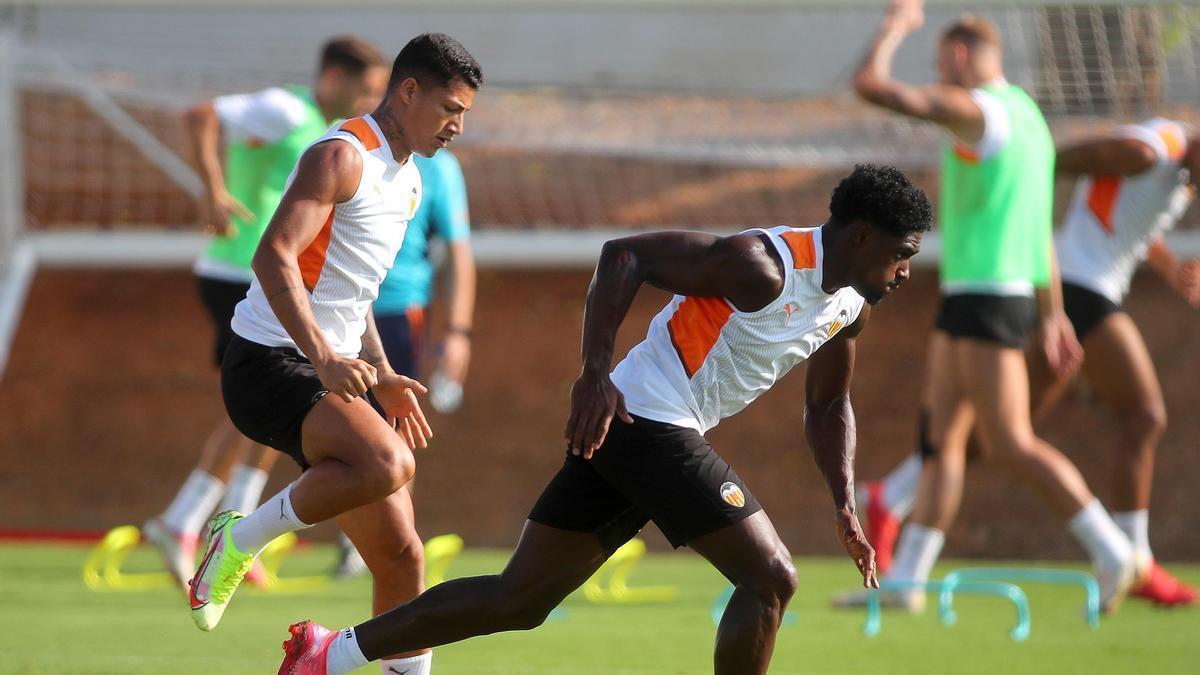 Thierry Correia, durante un entrenamiento en Paterna.