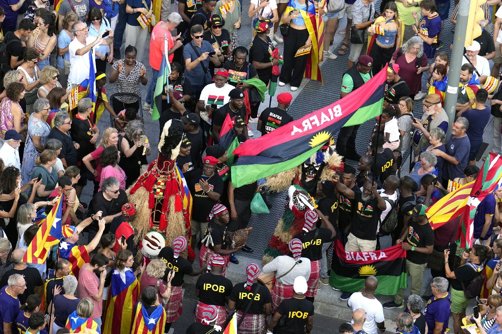 Així ha estat la manifestació convocada per l'ANC per la Diada a Barcelona amb el lema 'Via Fora'