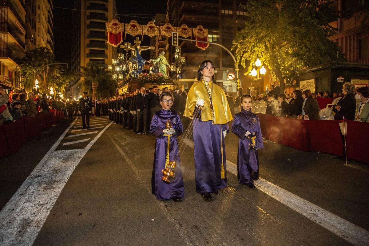Procesión nocturna de la Hermandad Penitencial Stabat Mater en el Martes Santo de Alicante