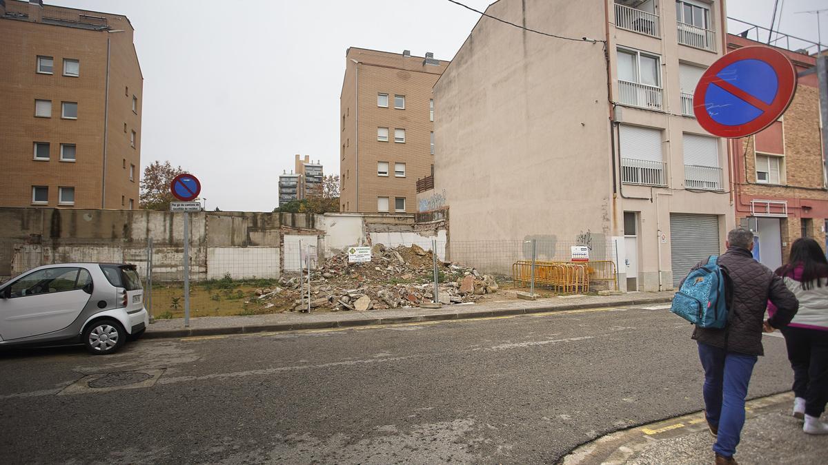 L’enderroc de les cases del carrer Universitat de Montpeller, aturat de nou pel risc als edificis contigus