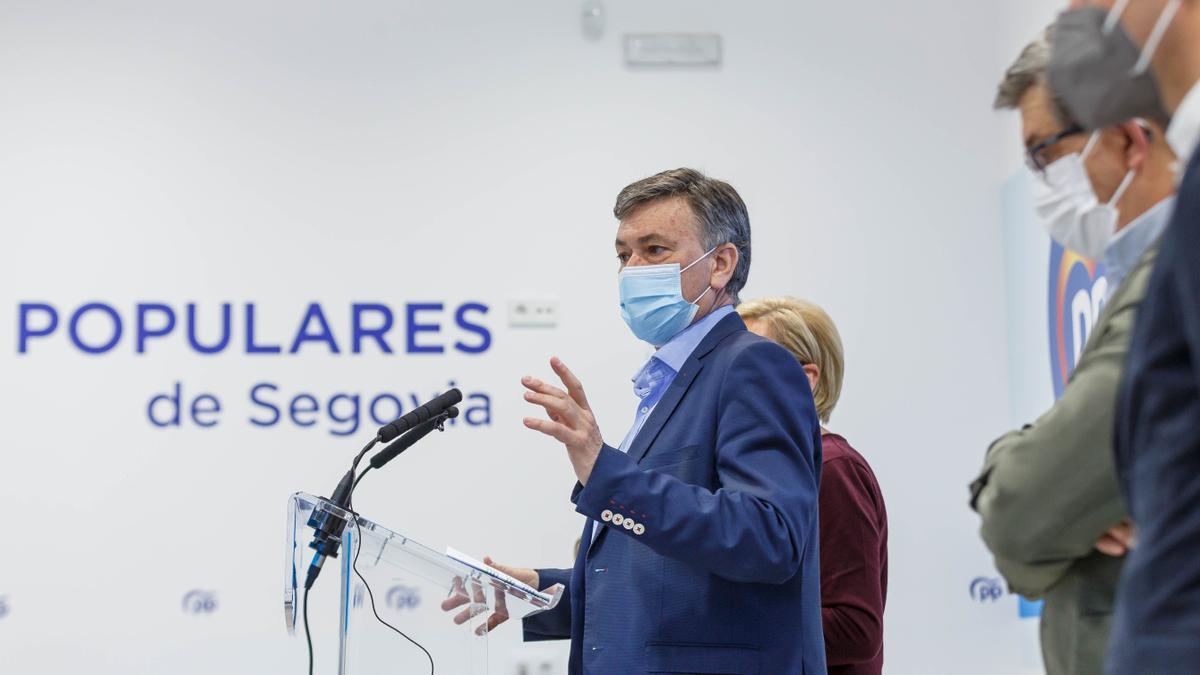 El secretario general del PPCyL, Francisco Vázquez, en la rueda de prensa de hoy.