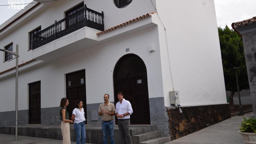 El alcalde firma el acta de inicio de las obras de construcción del Centro Cultural Grama de Santiago del Teide