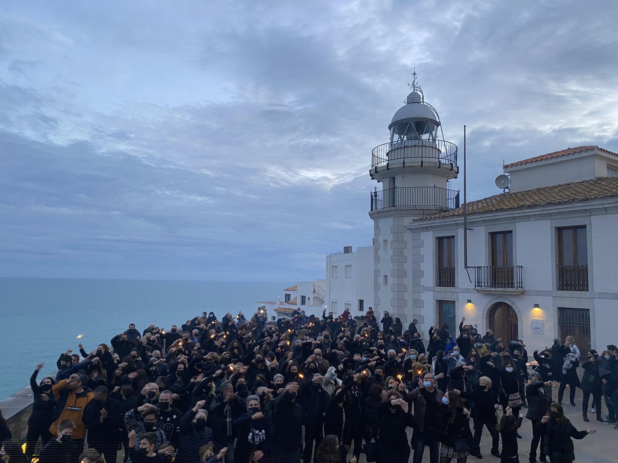 Más de 300 personas se vuelcan con el vídeo para la campaña de Ferrero Rocher en Peñíscola