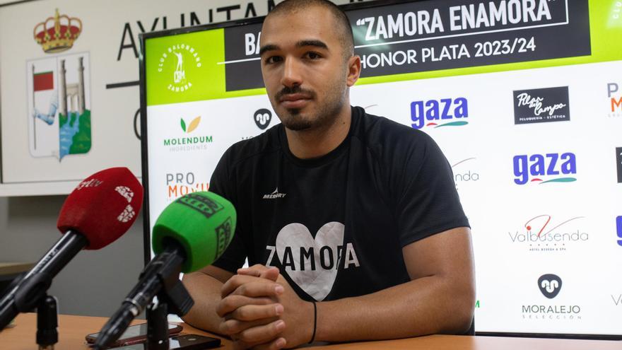 Rafa Paulo, jugador del Balonmano Zamora: &quot;La victoria está muy cerca&quot;