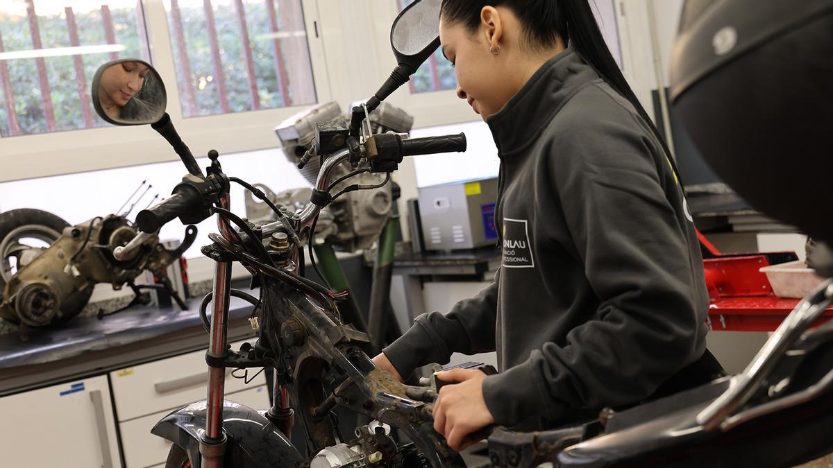 Escarleth en La Guineueta, donde estudió el PFI de Electromecánica.