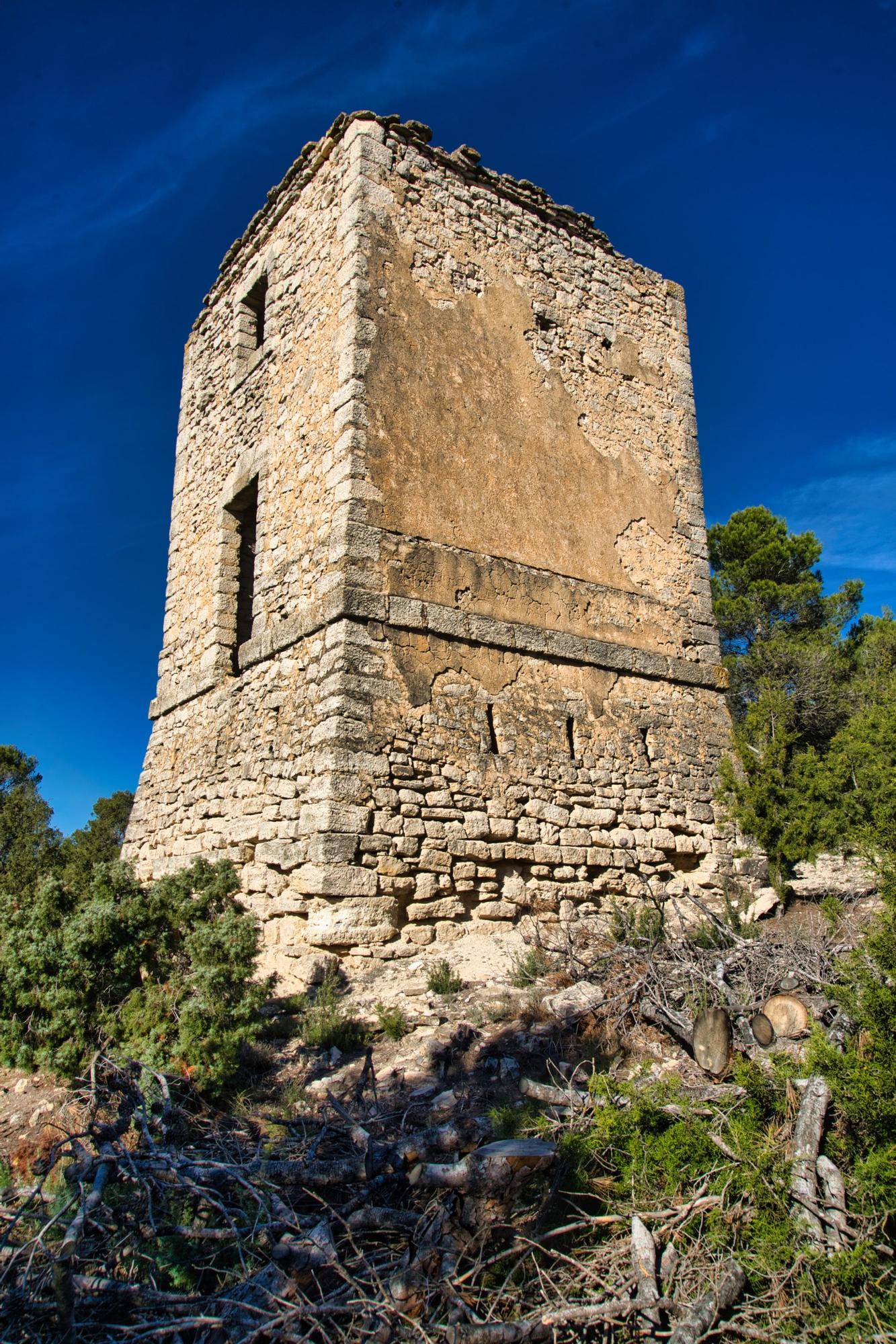 Fuenterrobles, almendros y viñedos en la Meseta valenciana