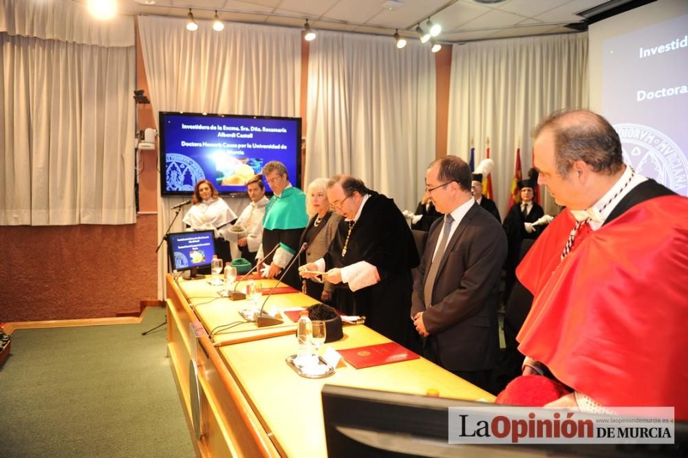 Rosamaría Alberdi, primera enfermera doctora honoris causa de España por la UMU