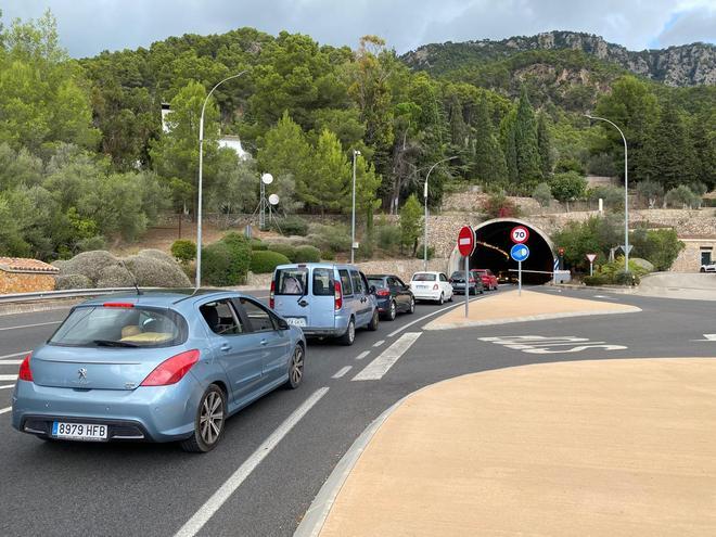 ATASCOS EN MALLORCA: Las fotos del atasco monumental en la carretera de Sóller y en el túnel