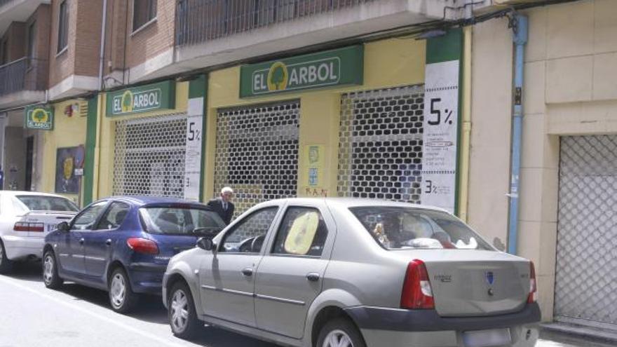 Dos encapuchados atracan un supermercado en la calle Santa Teresa con escopeta y navaja