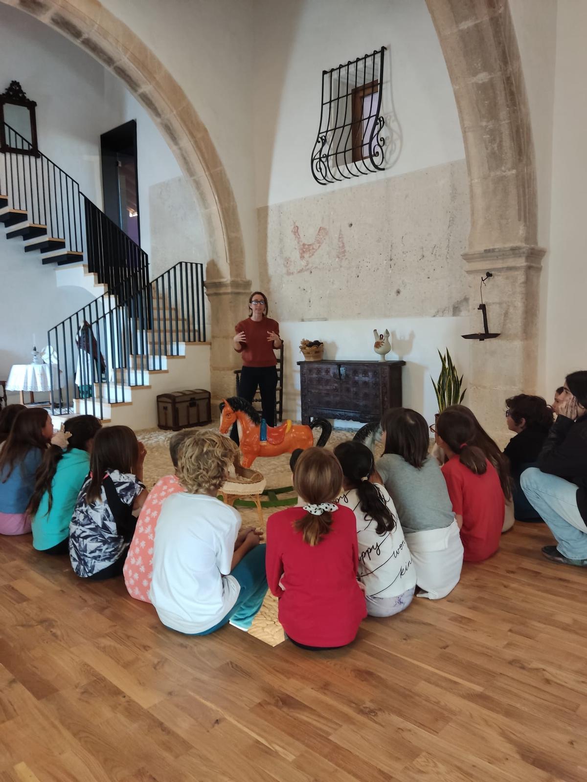 Los escolares en Torre Ansaldo.