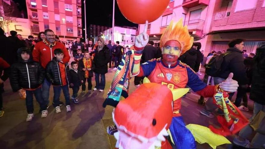 Vídeo | Pasión por la Roja en la previa del España-Serbia en La Cerámica