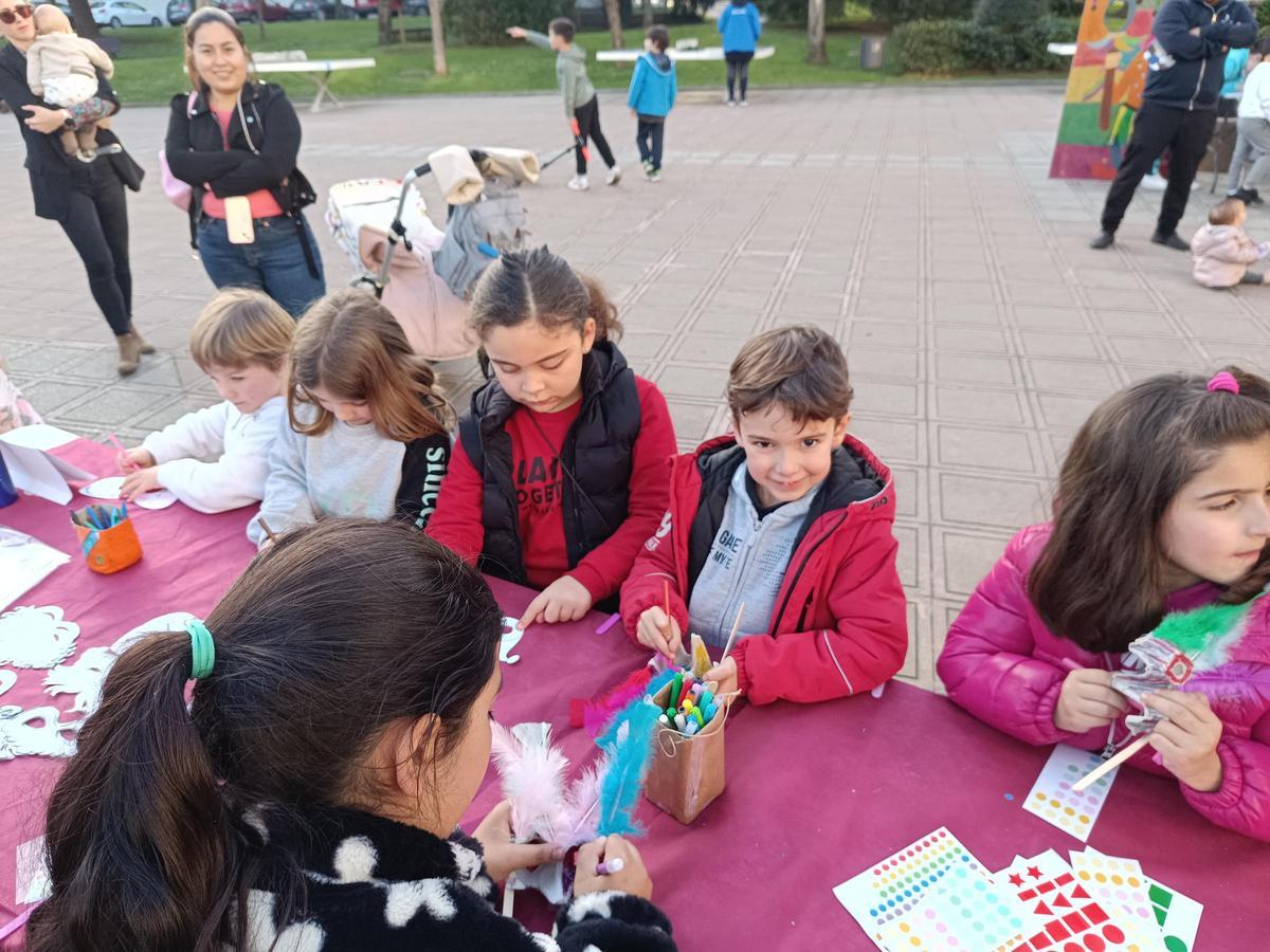 En imágenes: así son los talleres de carnaval de Llanera