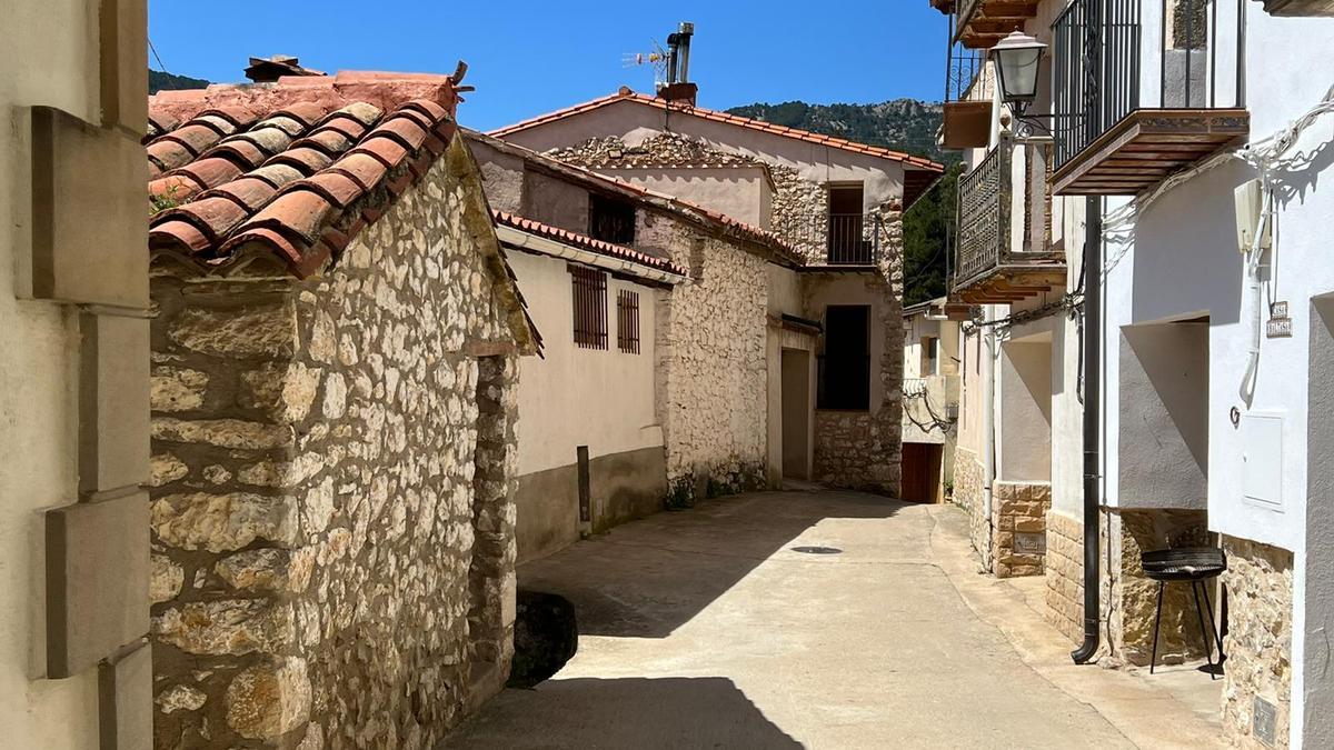 El trazado medieval del casco urbano queda patente en las callecitas estrechas del municipio.