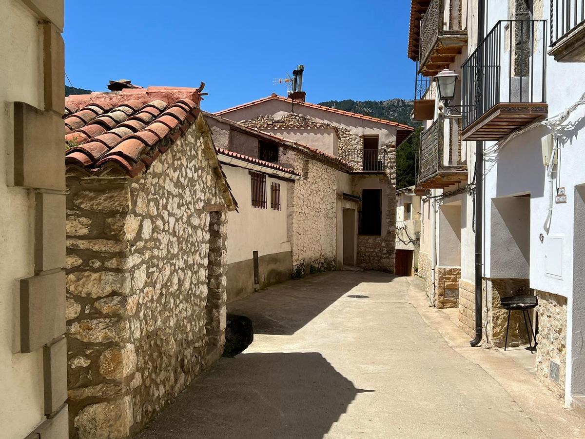 El trazado medieval del casco urbano queda patente en las callecitas estrechas del municipio.