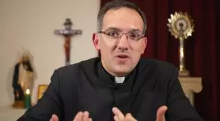 L'alcalde Marc Aloy comenta el trasllat del sacerdot del Verb Encarnat que hi havia a Valldaura