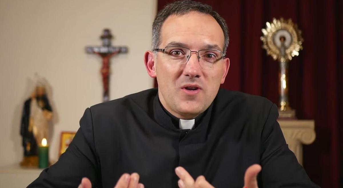 Guatavo Lombardo en un vídeo al canal que té a YouTube