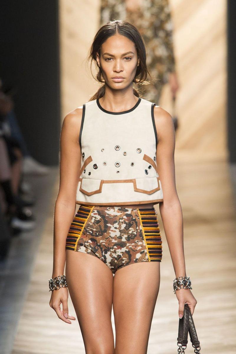 MFW: Bottega Veneta Primavera/Verano 2016, mini shorts y top