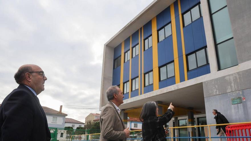 La Anpa del CEIP A Lomba urge una revisión de la fachada del colegio sin solución a los desprendimientos